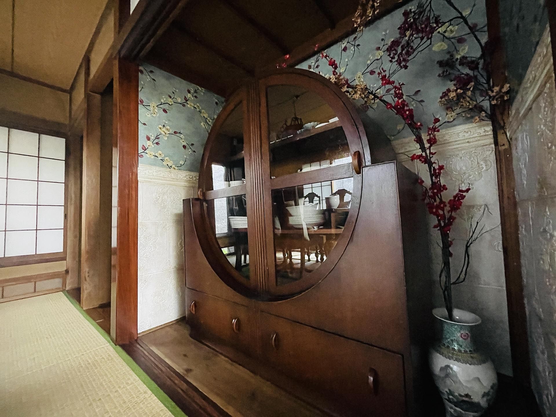 ダイニング　食器棚