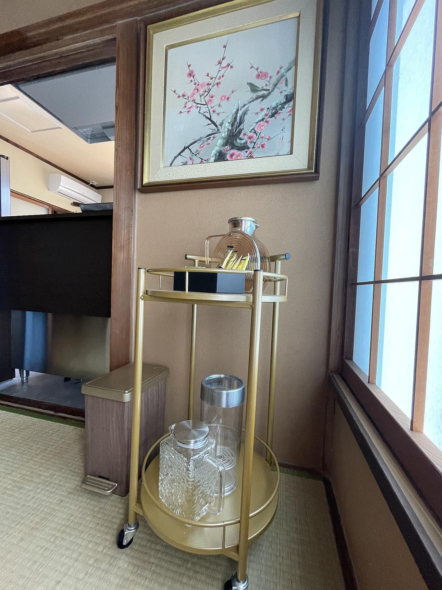 ダイニング　装飾と設備