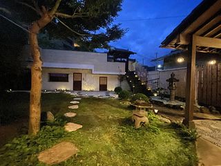 縁側から見た木戸