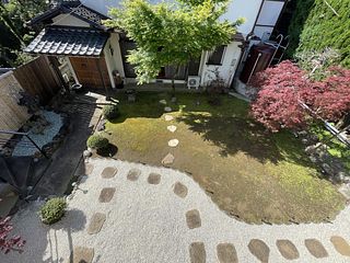 駐車場から見た庭園