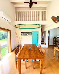 吹き抜けのリビングご家族やご友人とゆっくりとした時間をお過ごし下さい。