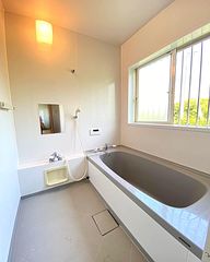 バスルーム　広い浴槽のんびりとご入浴ください。