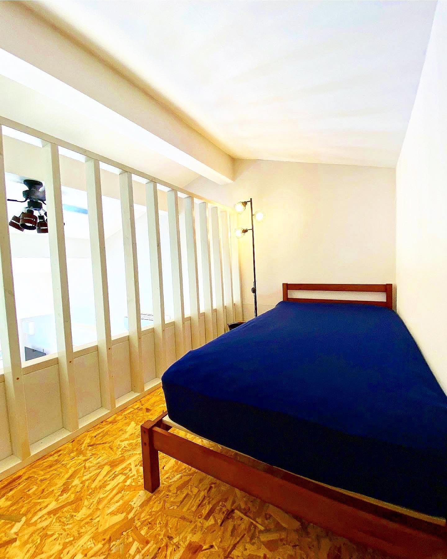 ロフトスペース　シングルベッド天井が高いのでゆっくりお休みいただけます。