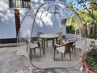 雨、寒さ対策にテント設置済み