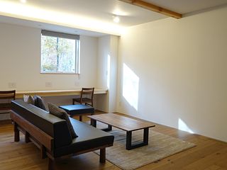 光の差す１階リビング。