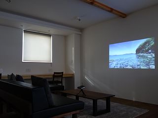 プロジェクターで動画鑑賞をお楽しみいただけます。※Netflix,YouTube,Tver等視聴可