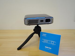 Netflix,YouTube,Tverが視聴可。他有料アプリの使用にはお客様アカウントが必要です。