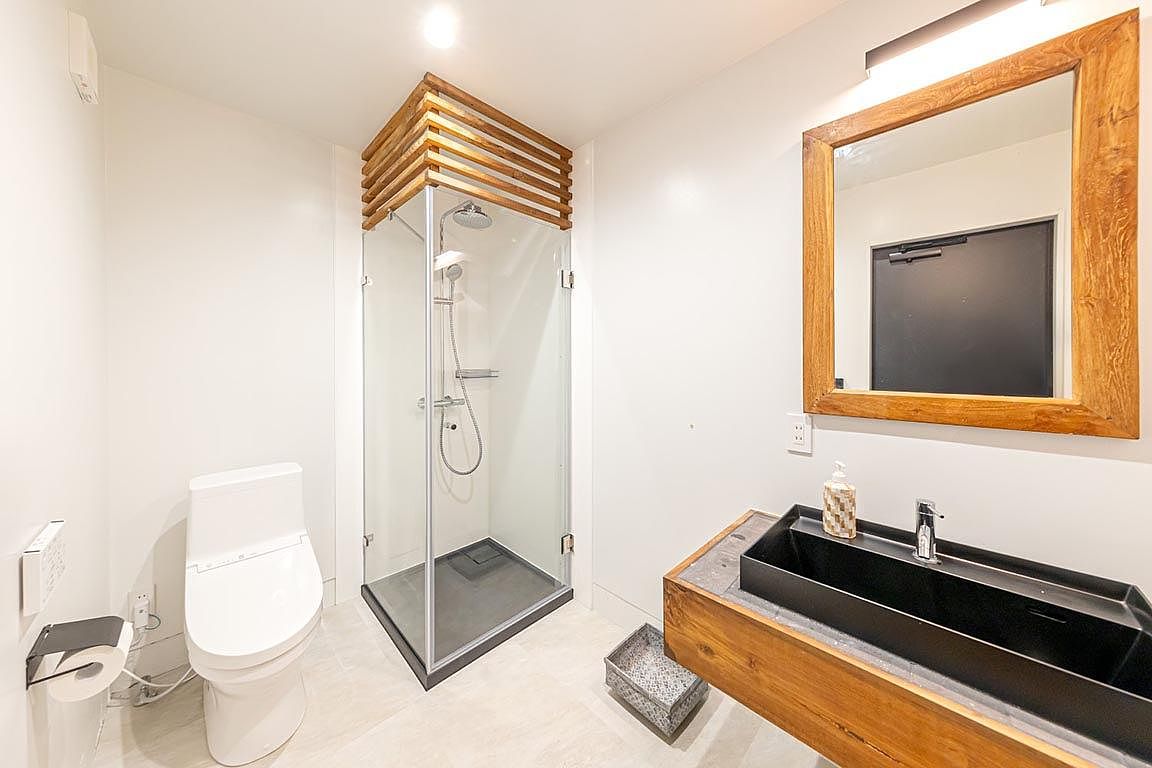 トイレ・シャワー室内完備