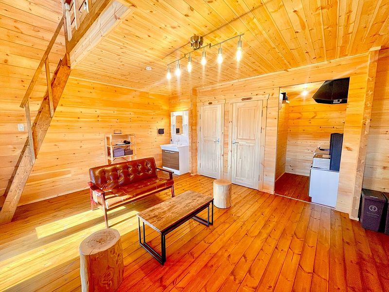 ロフトと繋がる開放感のある室内