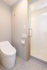 個室６部屋それぞれのお部屋にプライベートトイレを設置しています。