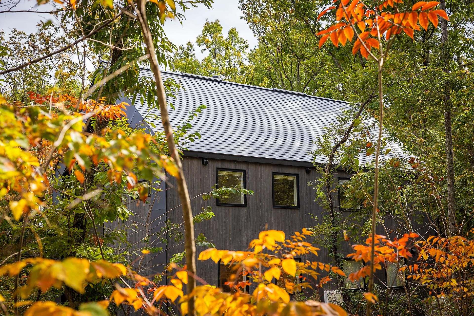 1日1組様限定の一棟貸切。安曇野穂高の静かな森の中で、ゆったりとした時間をお過ごしください。