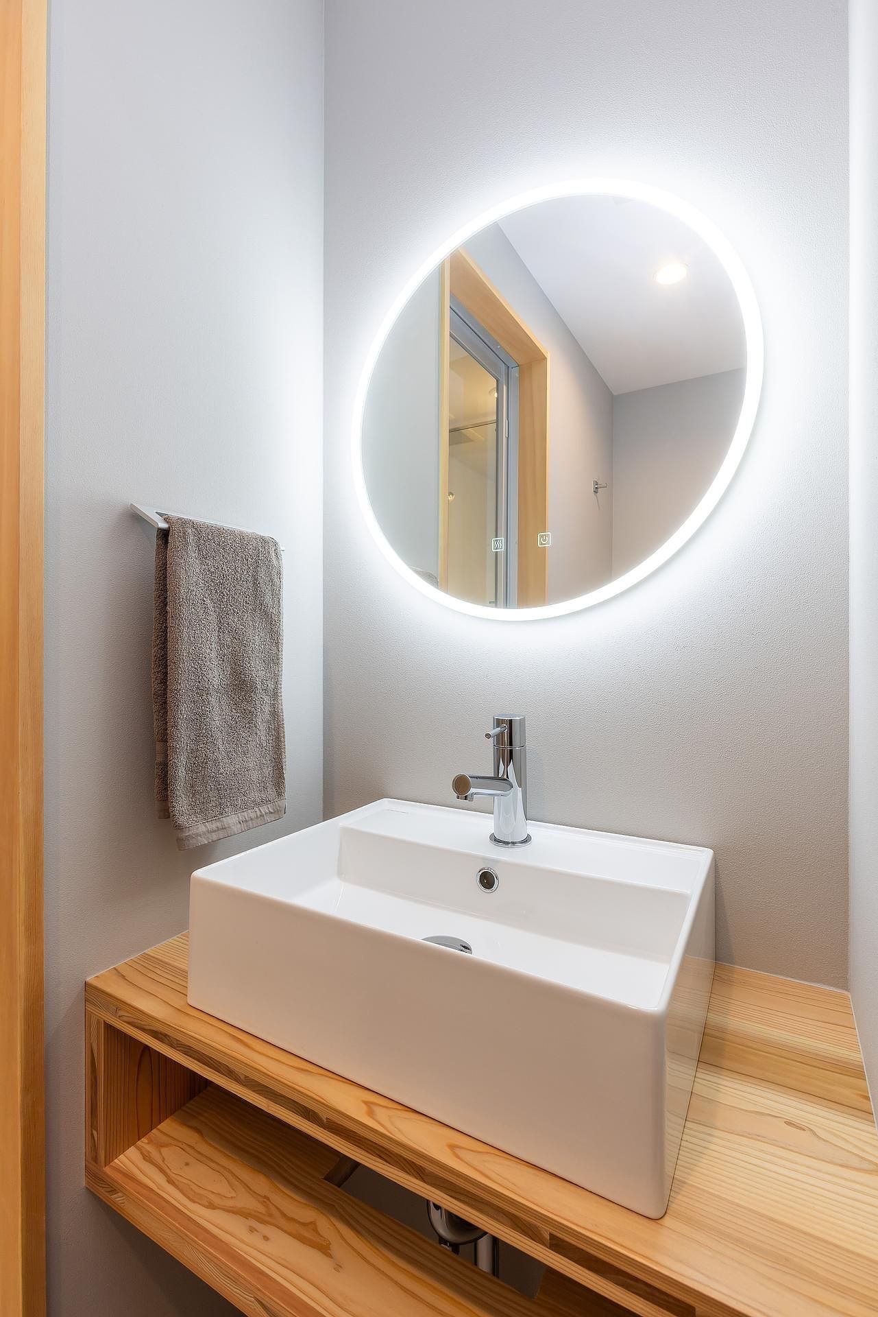 個室６部屋それぞれのお部屋に洗面台を設置しています。