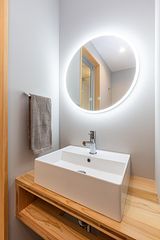 個室６部屋それぞれのお部屋に洗面台を設置しています。