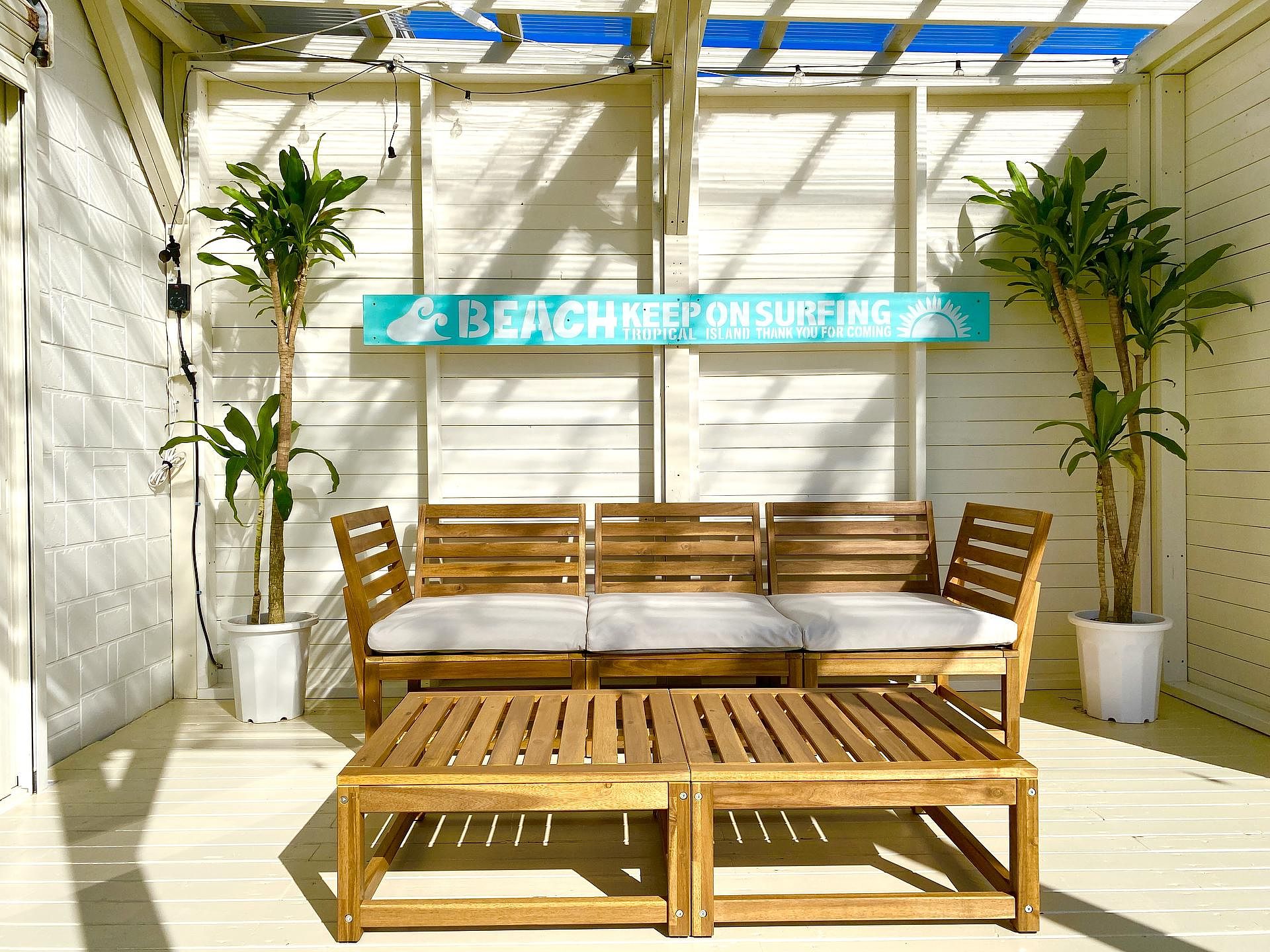 白を基調としたテラス