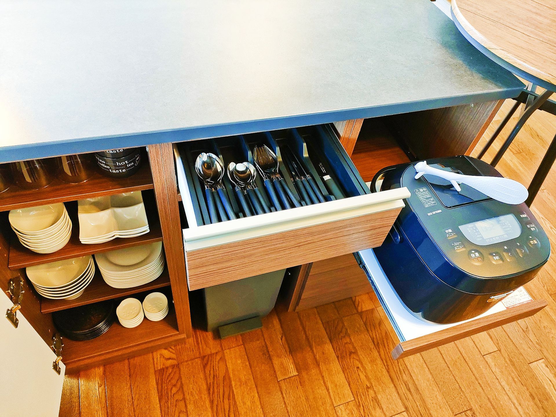 食器・カトラリー・炊飯器