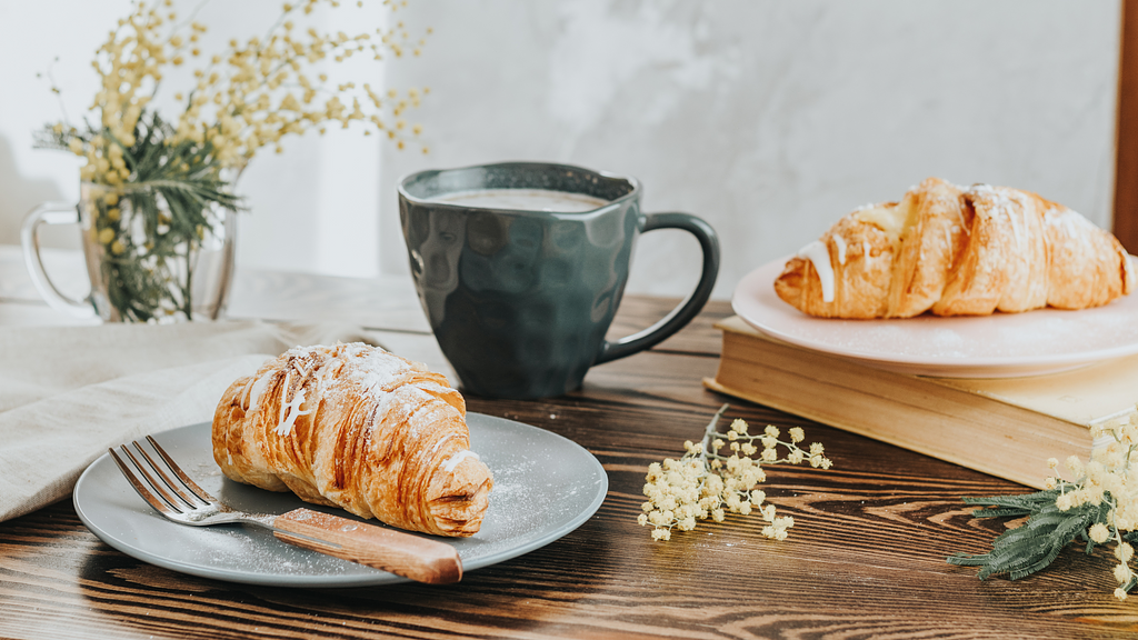 クロワッサンとコーヒー