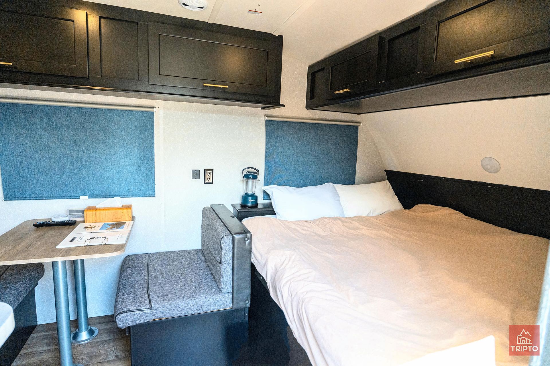 トレーラー棟 ダブルベッド