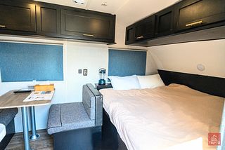 トレーラー棟 ダブルベッド