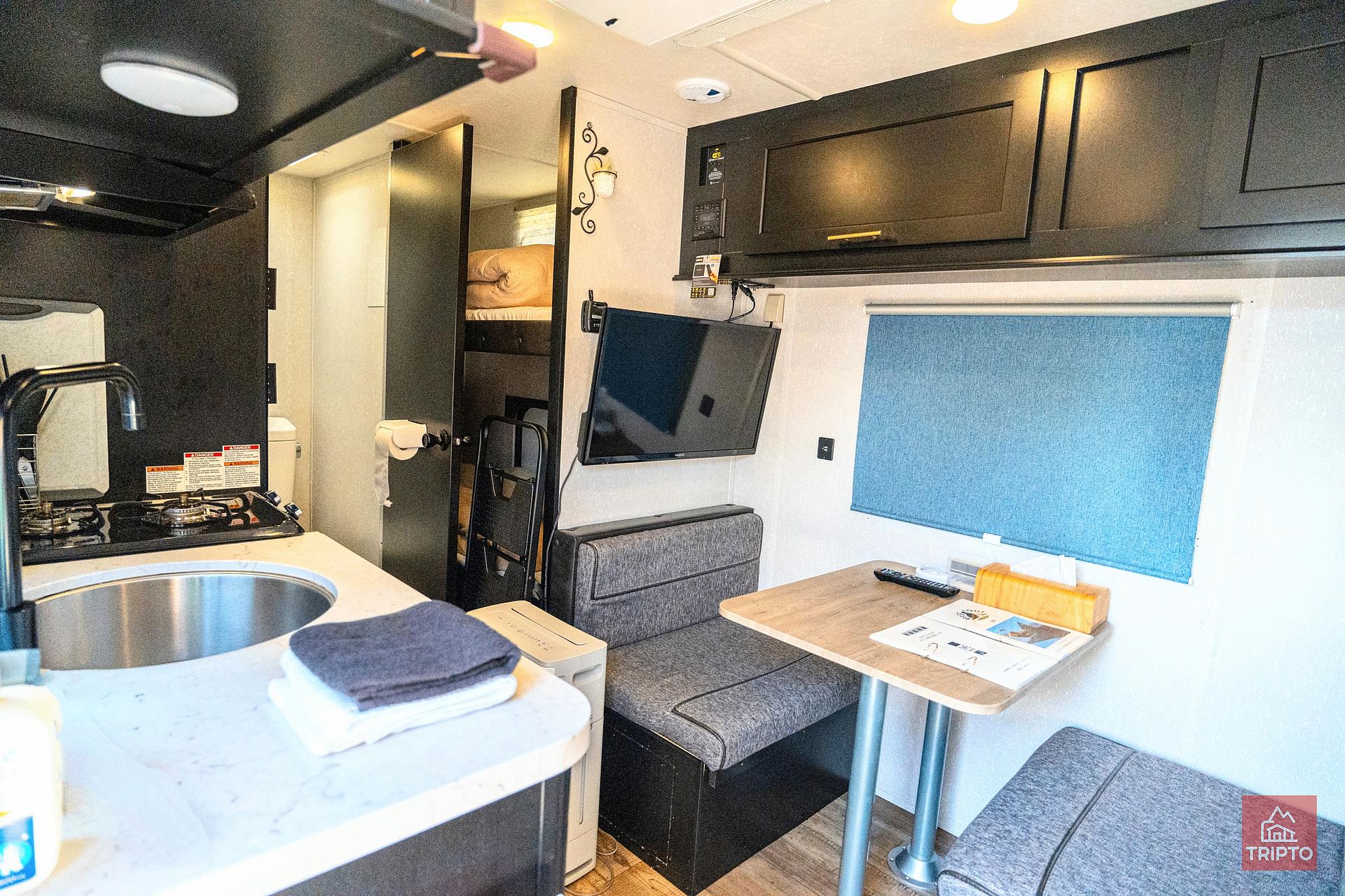 トレーラー棟 ソファー