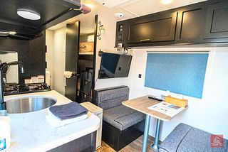 トレーラー棟 ソファー