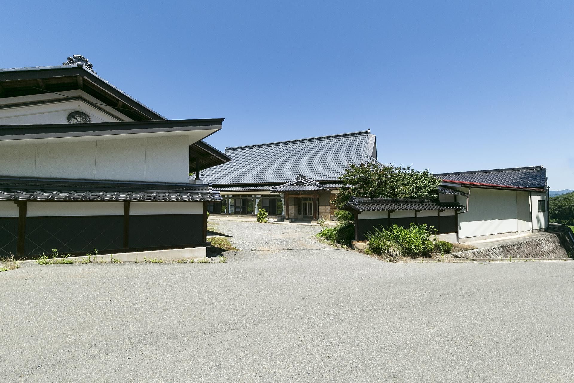 俵屋-大きな屋根の家--image