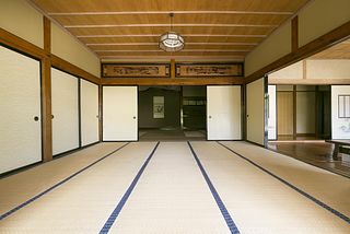 俵屋-大きな屋根の家--image