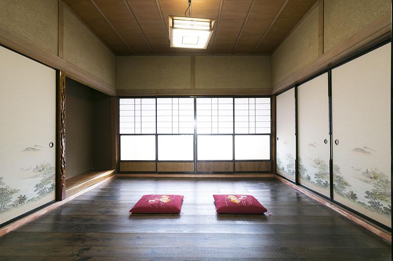 俵屋-大きな屋根の家--image