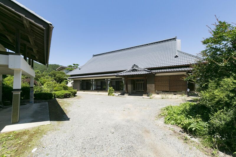 俵屋-大きな屋根の家--image