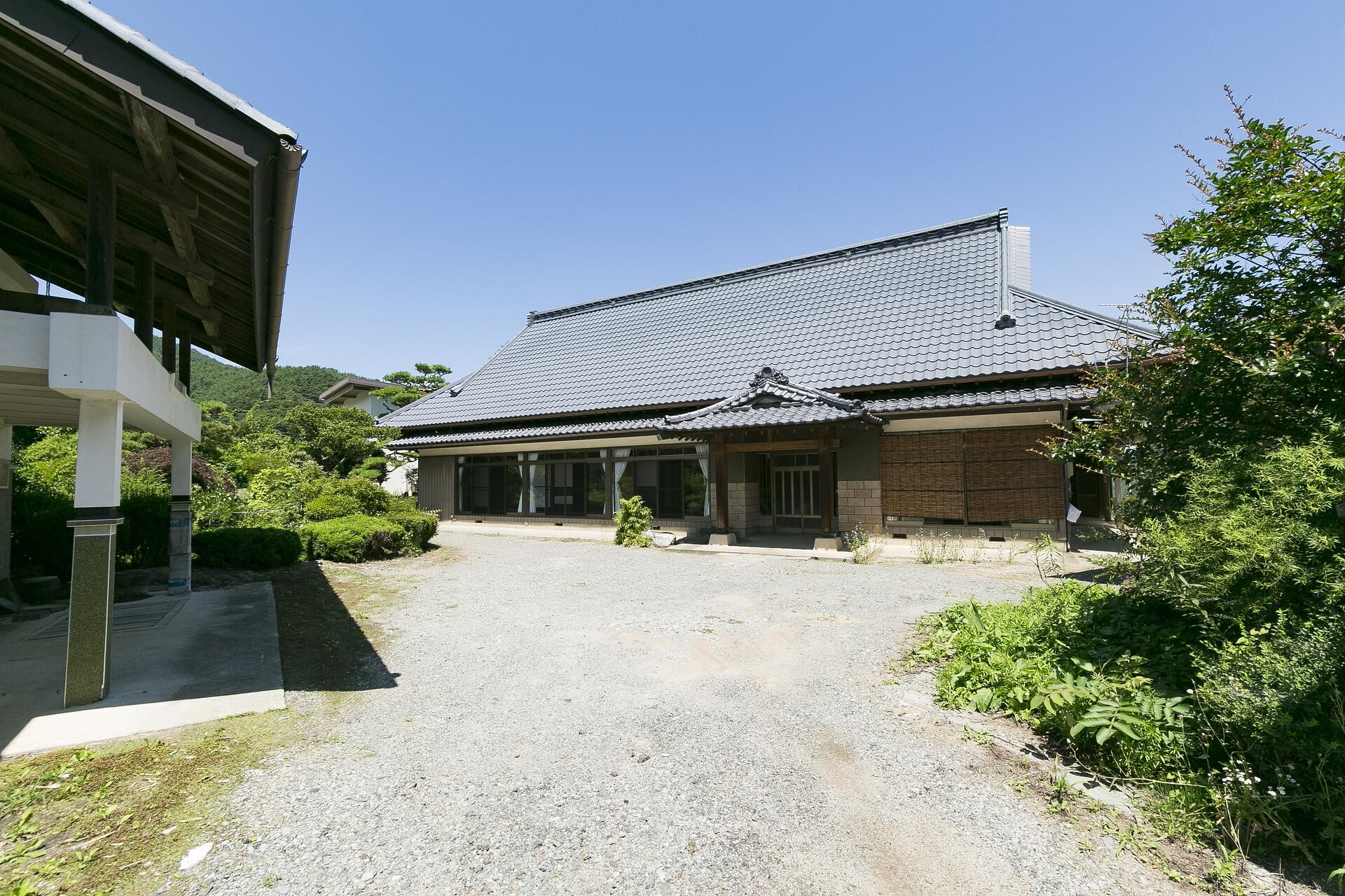 俵屋-大きな屋根の家--image