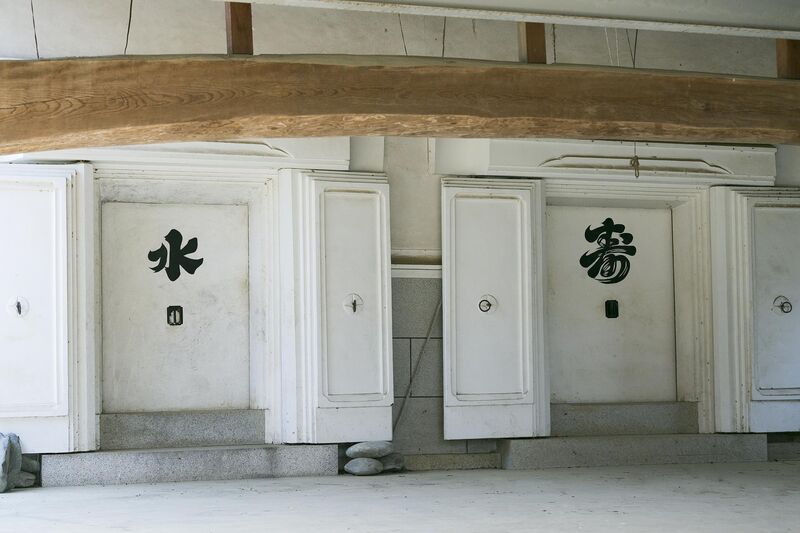 俵屋-大きな屋根の家--image