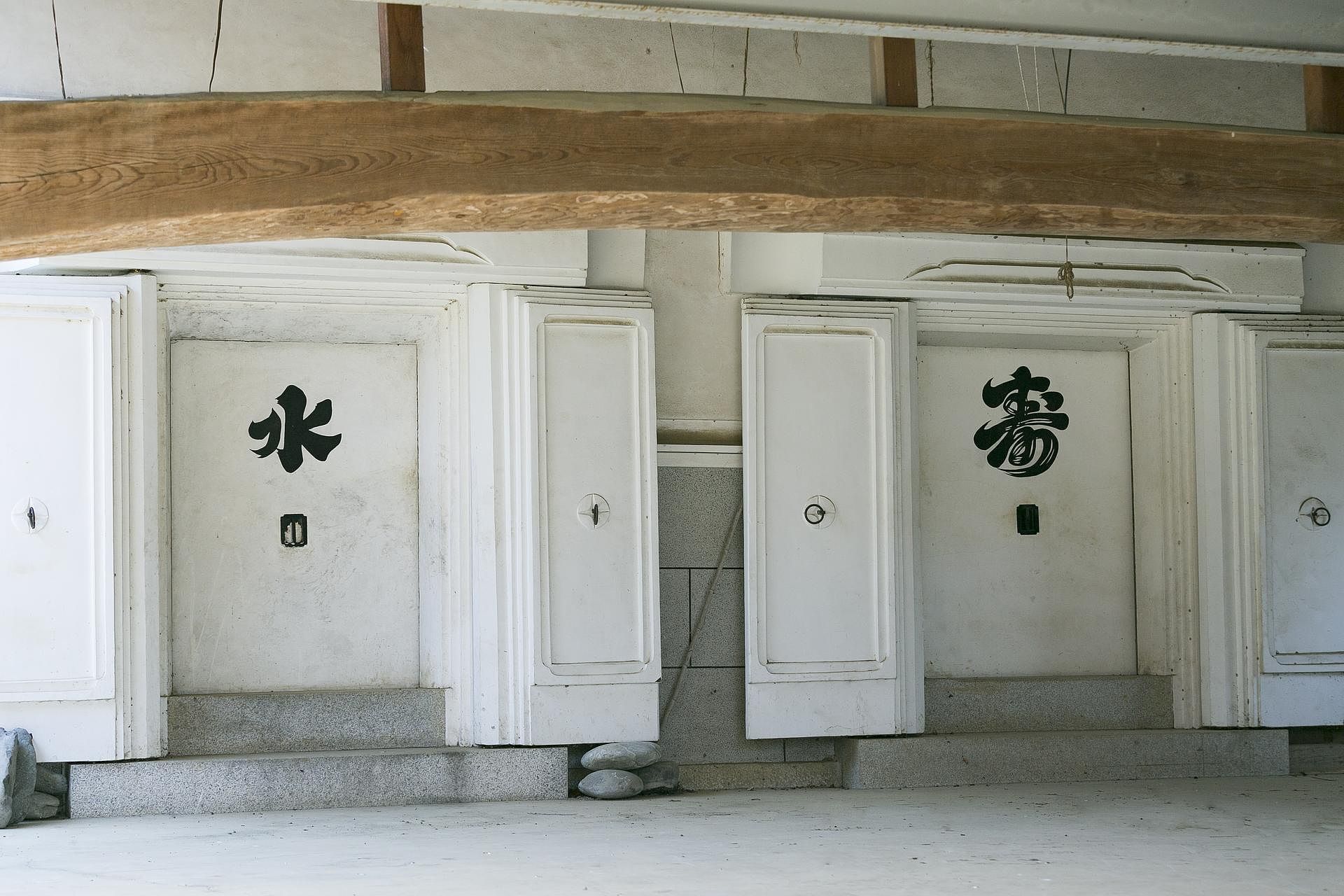 俵屋-大きな屋根の家--image