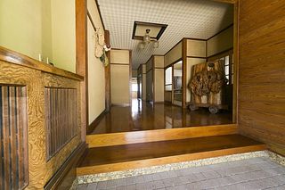 俵屋-大きな屋根の家--image
