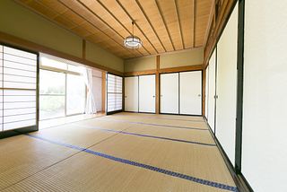 俵屋-大きな屋根の家--image