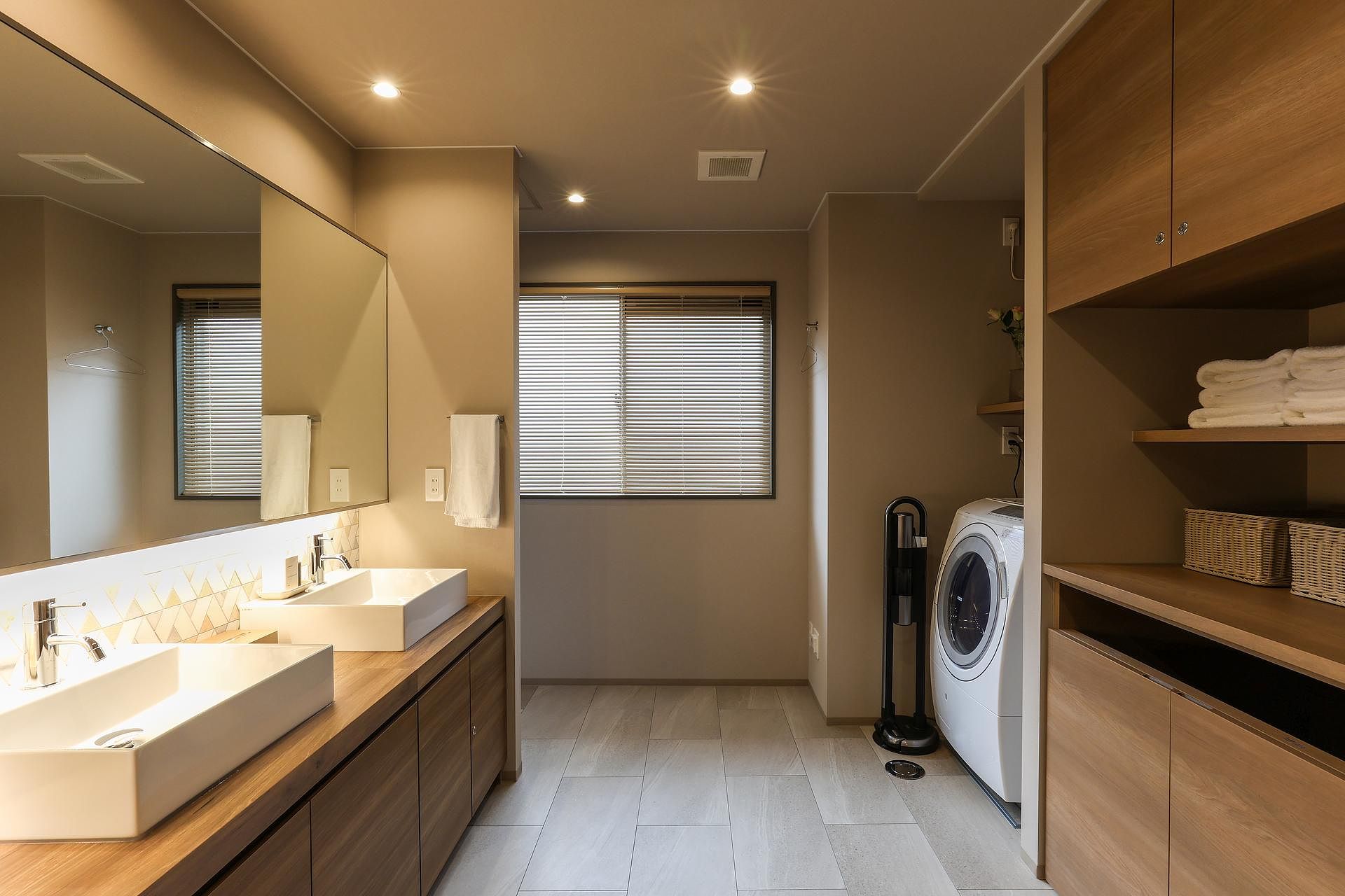 脱衣場はエアコン完備の広々空間です。