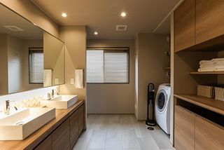 脱衣場はエアコン完備の広々空間です。