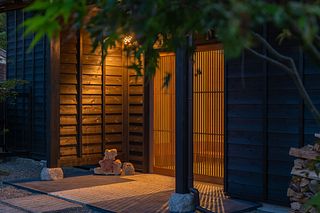 夕暮れの玄関周り