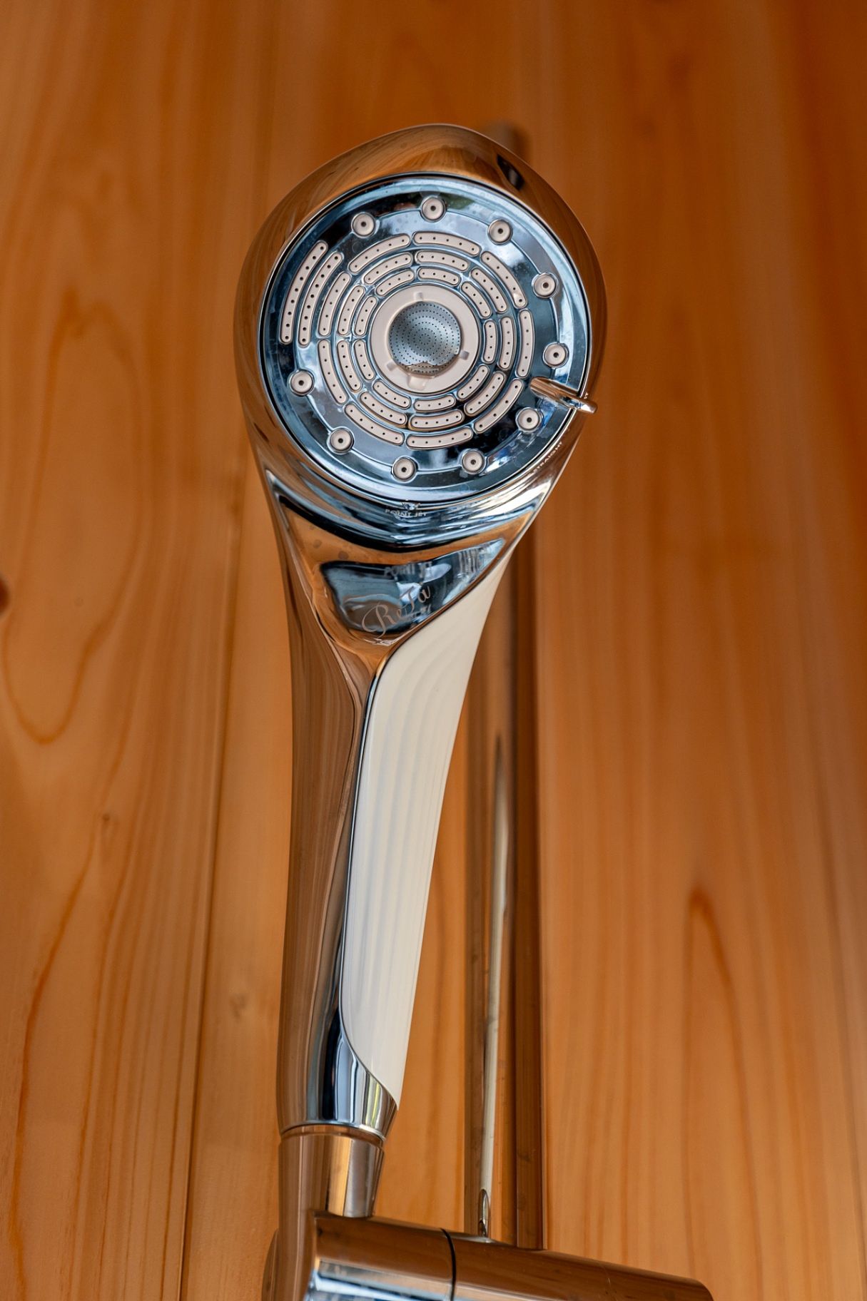 シャワーヘッドはRefaです