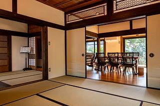 和室8畳から見るLDK