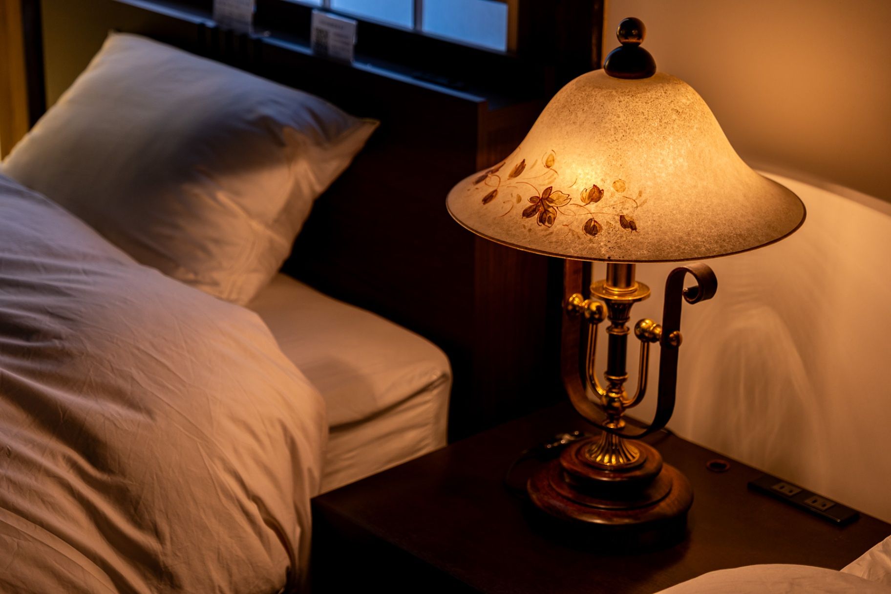 オーナー拘りのベッドサイド照明