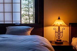 オーナー拘りのベッドサイド照明