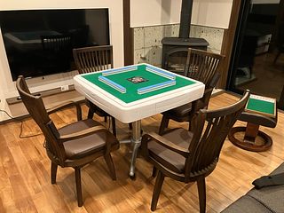 全自動麻雀卓をご用意しております。ご利用ご希望のお客様は予約時にお知らせください