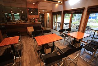 カフェ室内