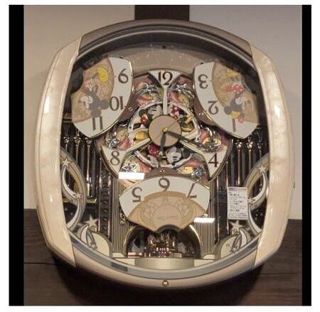 LDKに設置したDisneyからくり時計。毎定時にメロディとともに動きます。お子様に大人気です