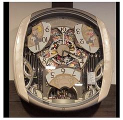 LDKに設置したDisneyからくり時計。毎定時にメロディとともに動きます。お子様に大人気です