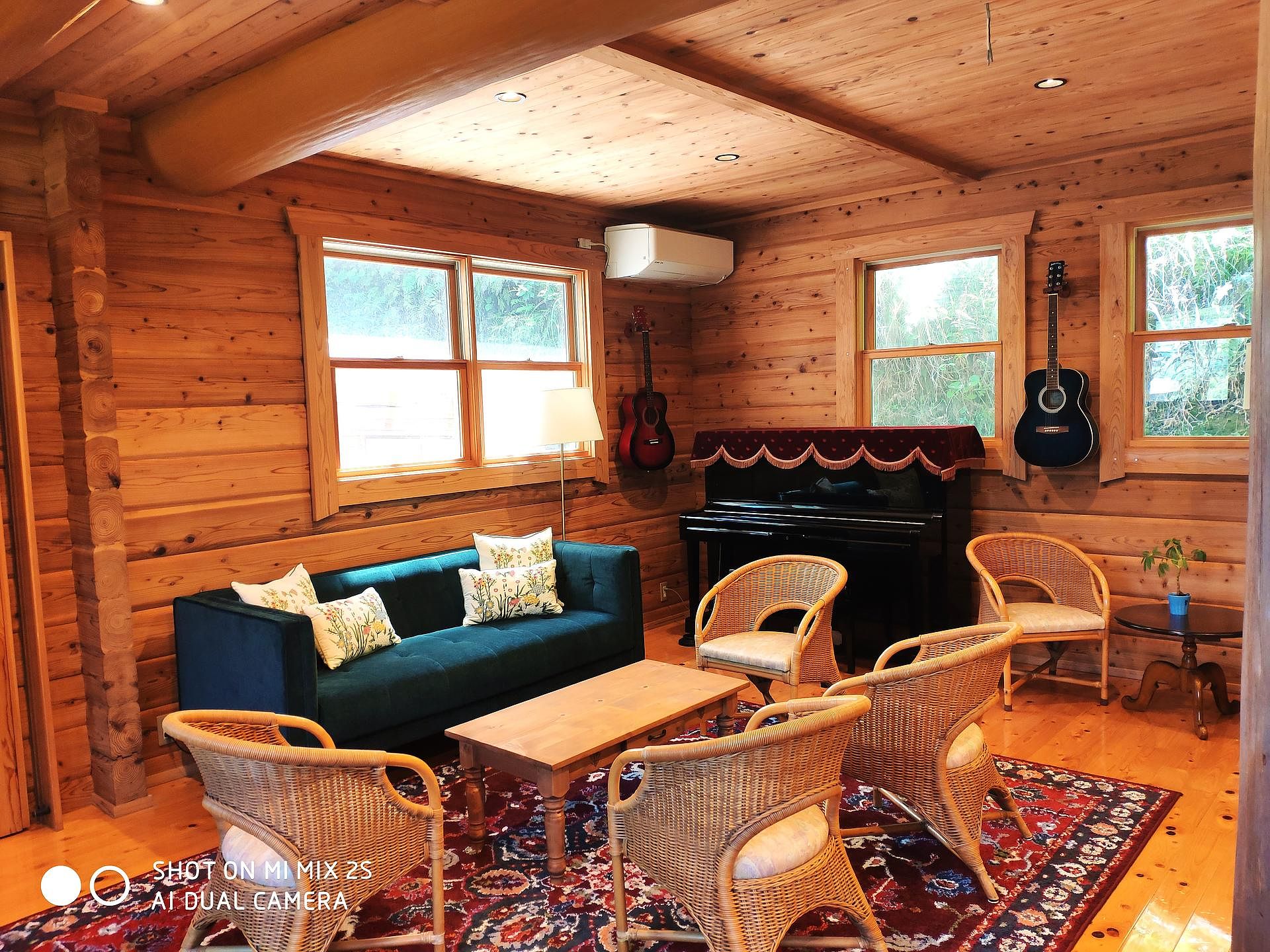 ピアノと談話コーナー