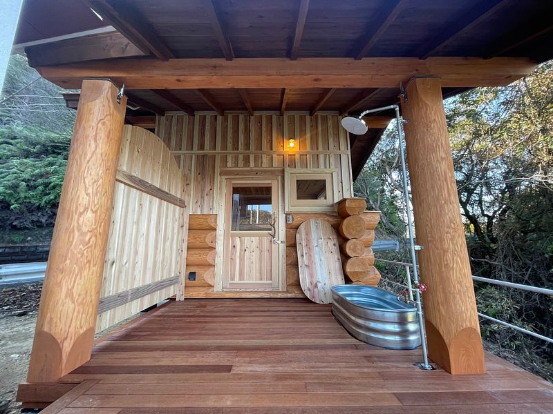 海の見えるログサウナ」