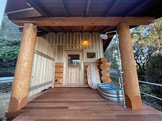 海の見えるログサウナ」