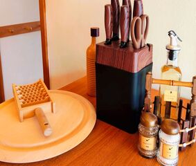 衛生上、調味料は塩・胡椒・油のみご用意しております