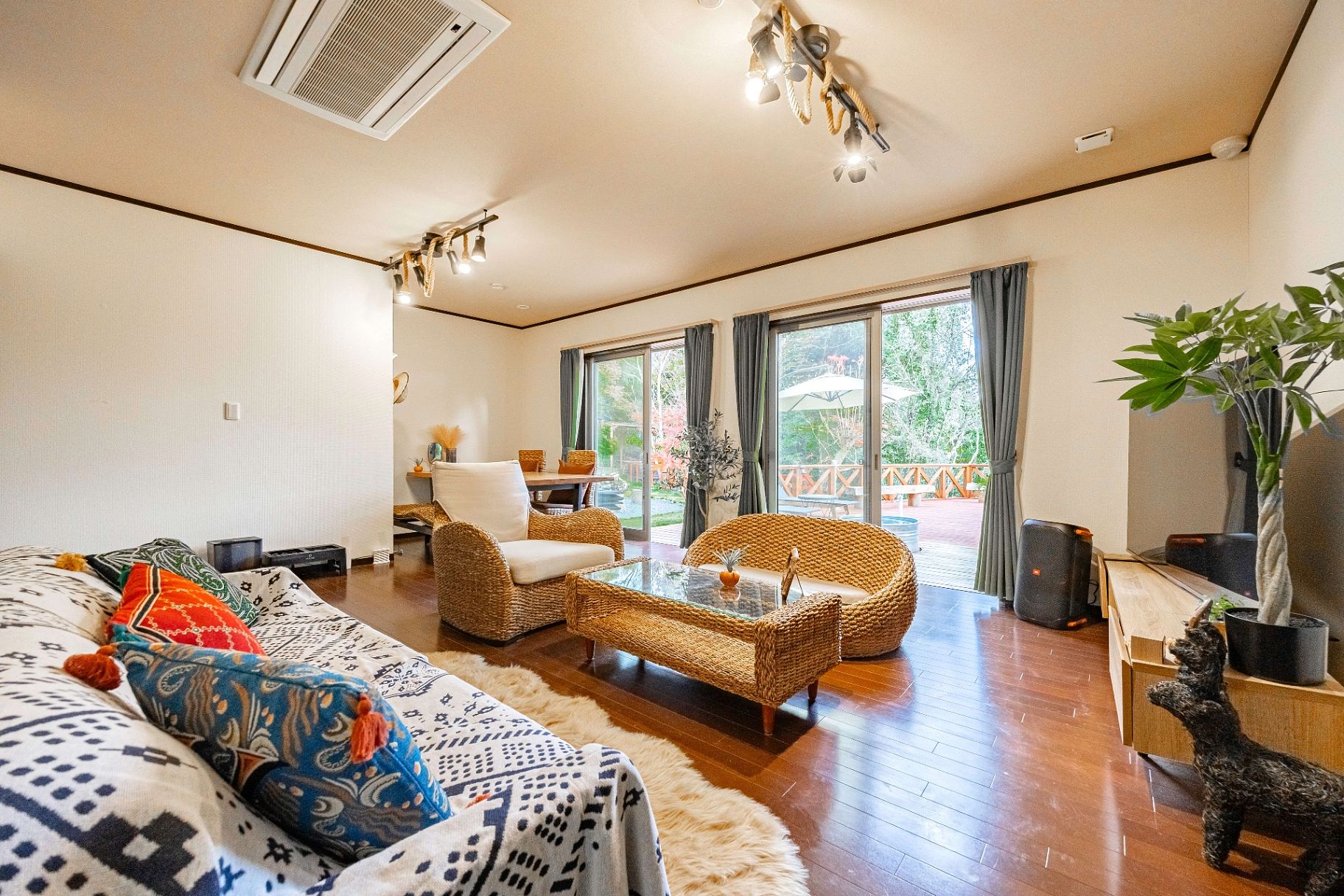 SumeraResortShikomaTerrace-image