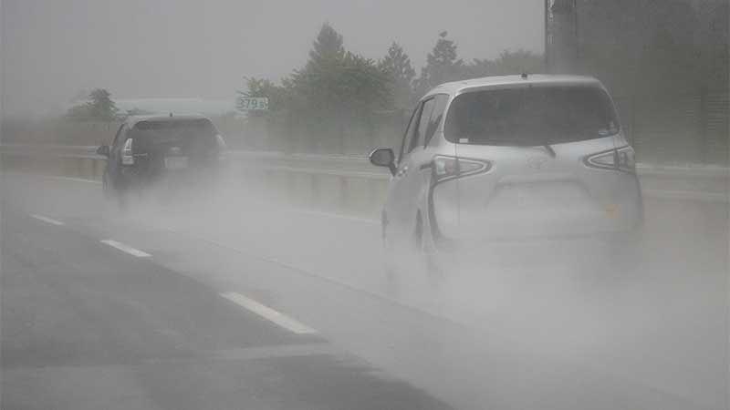 雨の日ドライブの準備とポイント